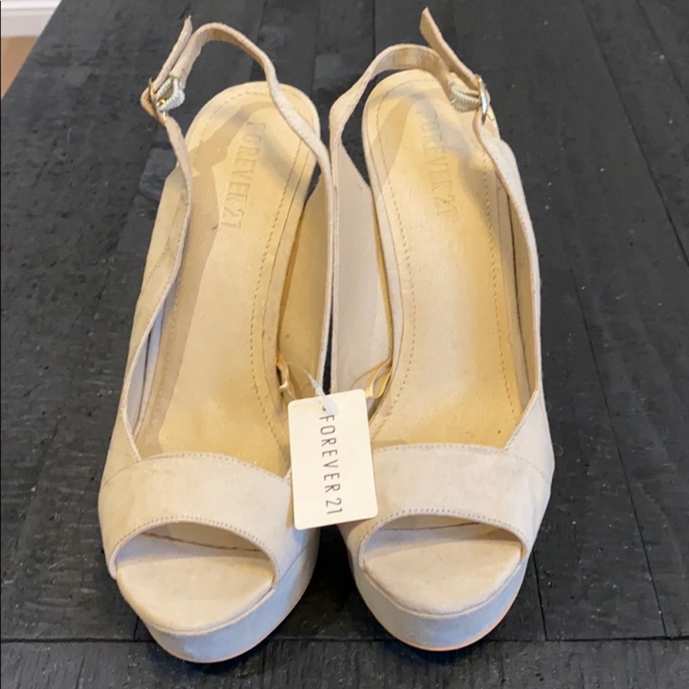 🌠Forever 21🌠 Nude stiletto heel